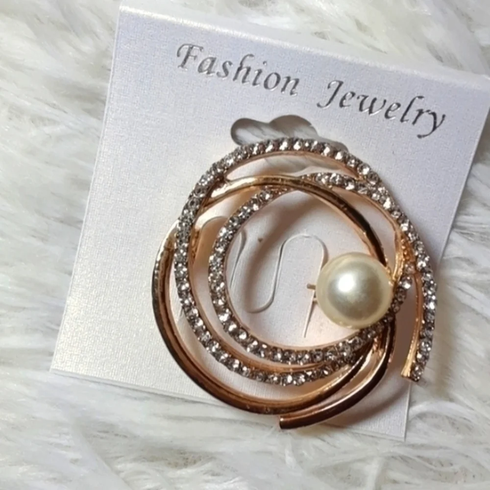Icy Pearly Focal Spiral Brooch Pin- Gold Tone
